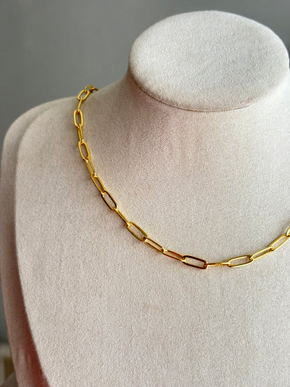 for the (little) girls midi paperclip necklace chain in gold