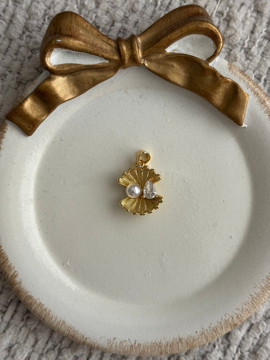 clam shell bling and pearl charm